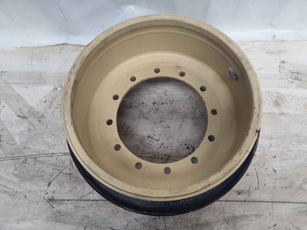 Grove Rim 525/80R25 12 20.5 3p - Llanta para Grúa: foto 2 Grove Rim 525/80R25 12 20.5 3p - Llanta para Grúa: foto 2