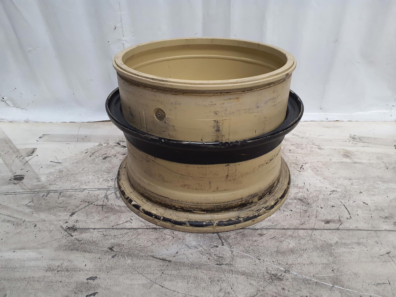 Grove Rim 525/80R25 12 20.5 3p - Llanta para Grúa: foto 3 Grove Rim 525/80R25 12 20.5 3p - Llanta para Grúa: foto 3