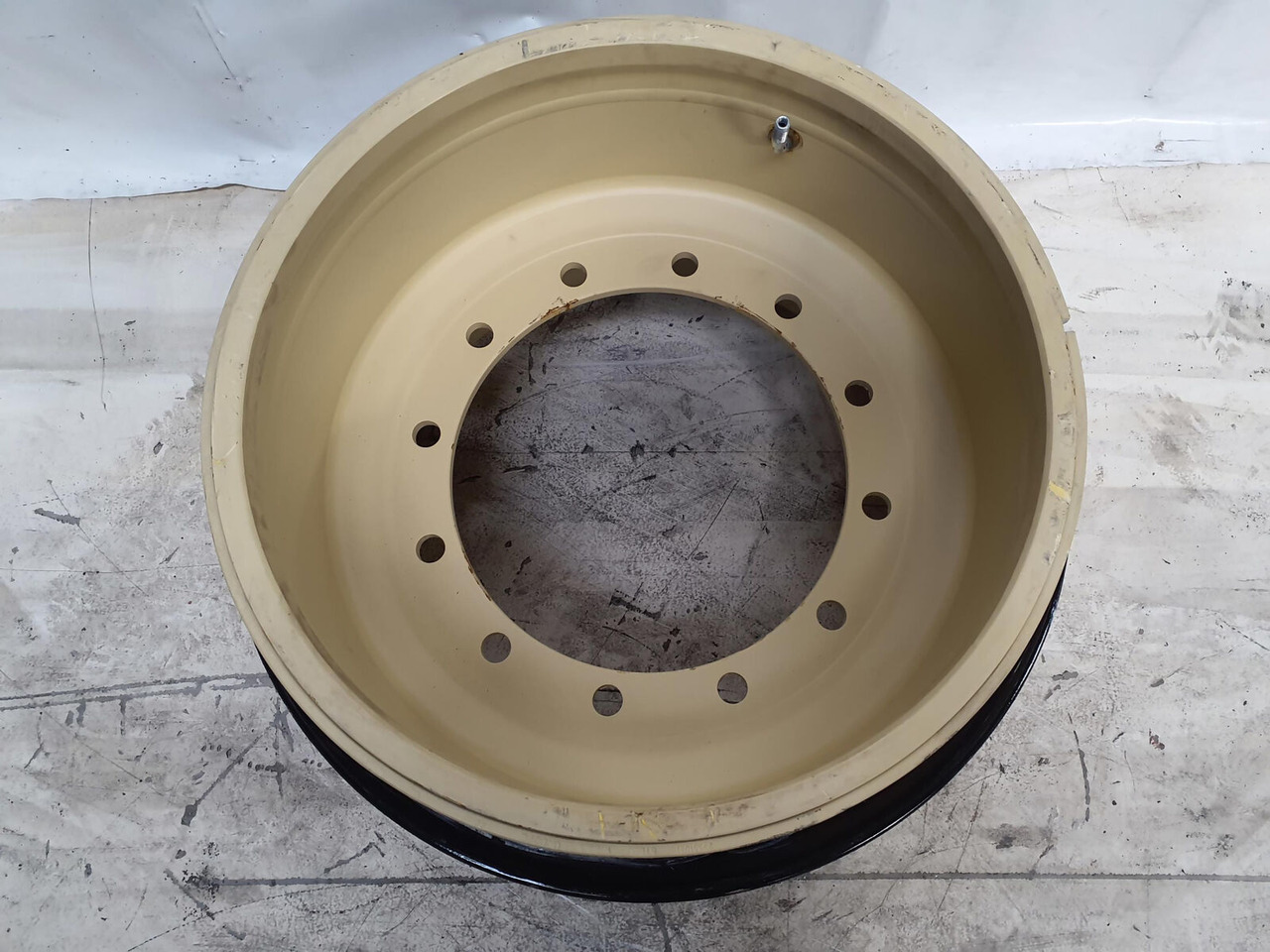 Grove Rim 525/80R25 12 20.5 3p - Llanta para Grúa: foto 2 Grove Rim 525/80R25 12 20.5 3p - Llanta para Grúa: foto 2