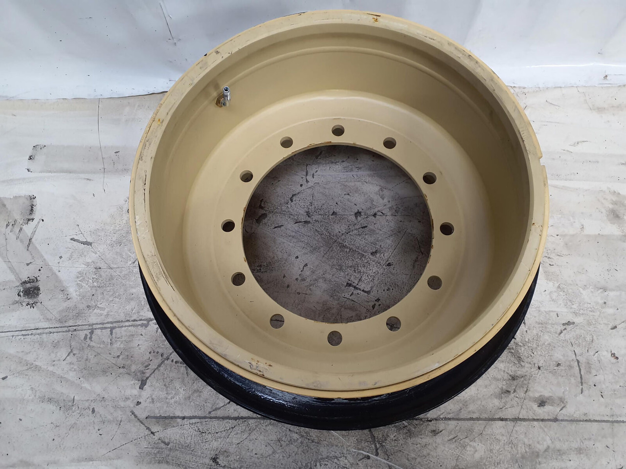 Grove Rim 525/80R25 12 20.5 3p - Llanta para Grúa: foto 2 Grove Rim 525/80R25 12 20.5 3p - Llanta para Grúa: foto 2