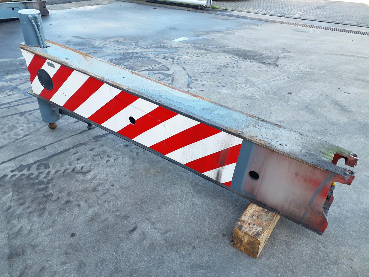 Liebherr LTM 1070-4.1 outrigger beam complete rear - Suspensión para Autogrúa: foto 4 Liebherr LTM 1070-4.1 outrigger beam complete rear - Suspensión para Autogrúa: foto 4