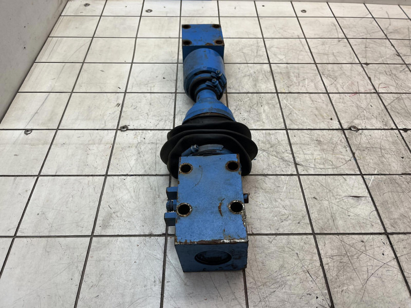 Liebherr LTM 1400-7.1 cylinder connection - Cilindro hidráulico para Grúa: foto 4 Liebherr LTM 1400-7.1 cylinder connection - Cilindro hidráulico para Grúa: foto 4