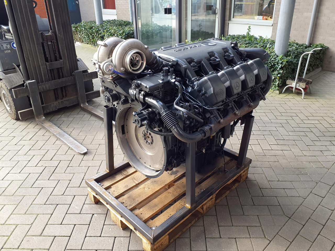 Mercedes-Benz GMK 6400 engine OM502LA - Motor para Autogrúa: foto 3 Mercedes-Benz GMK 6400 engine OM502LA - Motor para Autogrúa: foto 3