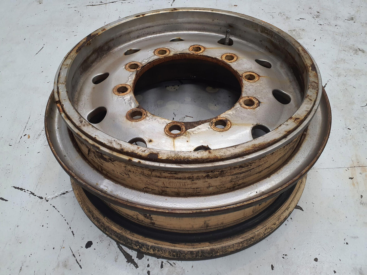 Rim 385/95R25 10 6.5 3p - Llanta para Grúa: foto 1 Rim 385/95R25 10 6.5 3p - Llanta para Grúa: foto 1