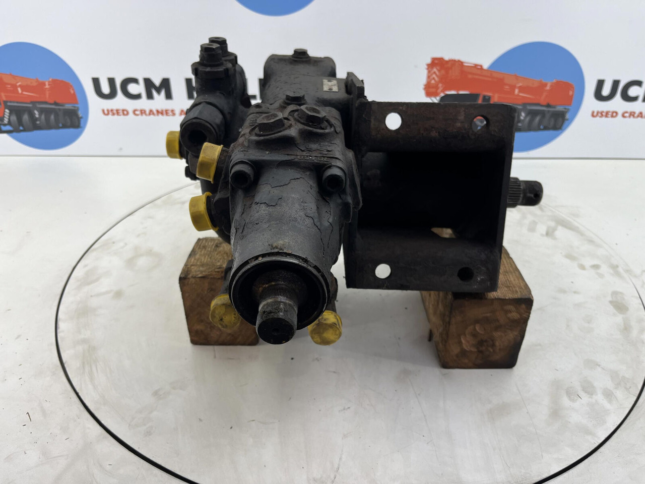 Steering box - Caja de dirección para Grúa: foto 1 Steering box - Caja de dirección para Grúa: foto 1