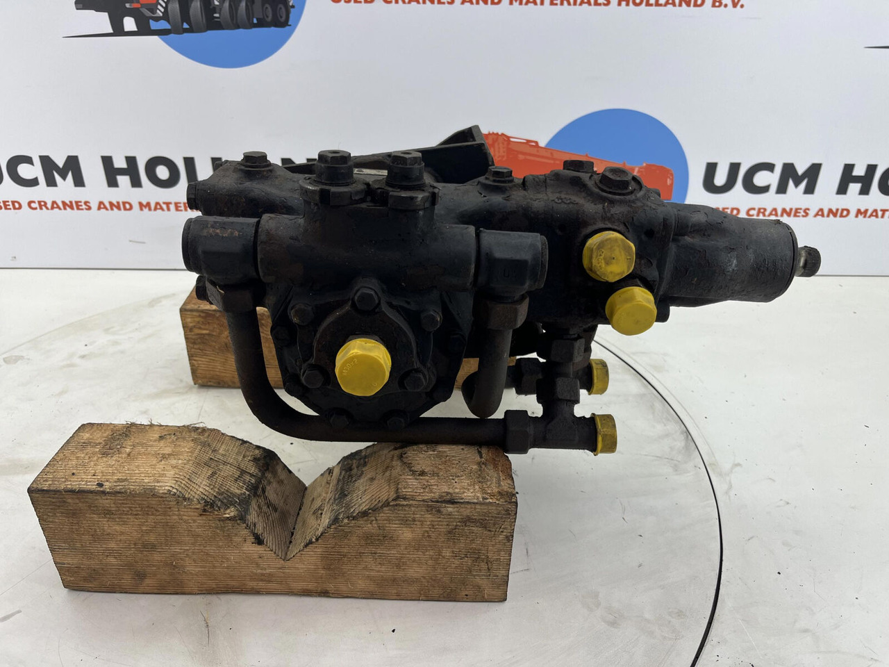 Steering box - Caja de dirección para Grúa: foto 2 Steering box - Caja de dirección para Grúa: foto 2