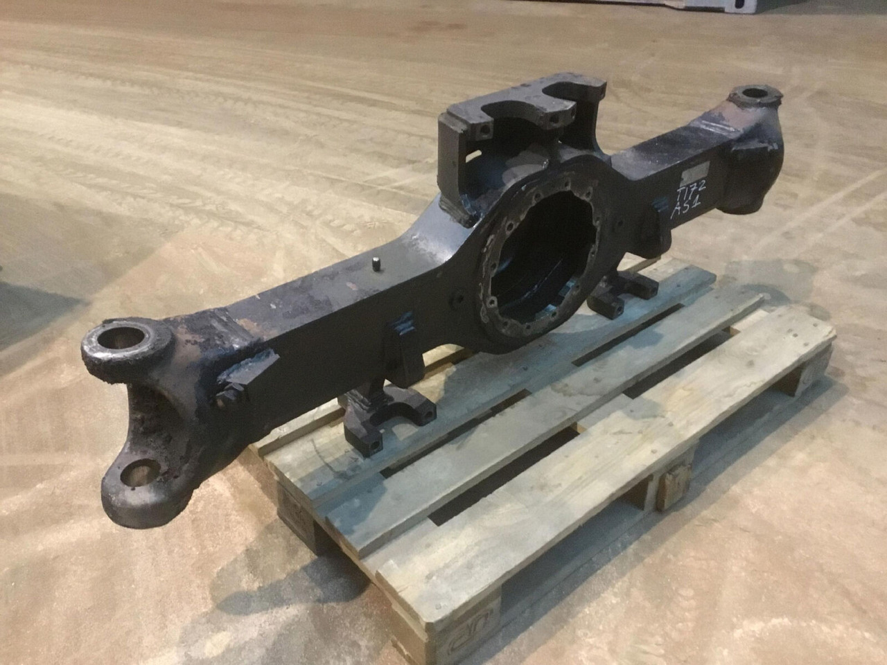 Terex AC 155 axle housing axle 1 - Eje y piezas para Autogrúa: foto 3 Terex AC 155 axle housing axle 1 - Eje y piezas para Autogrúa: foto 3