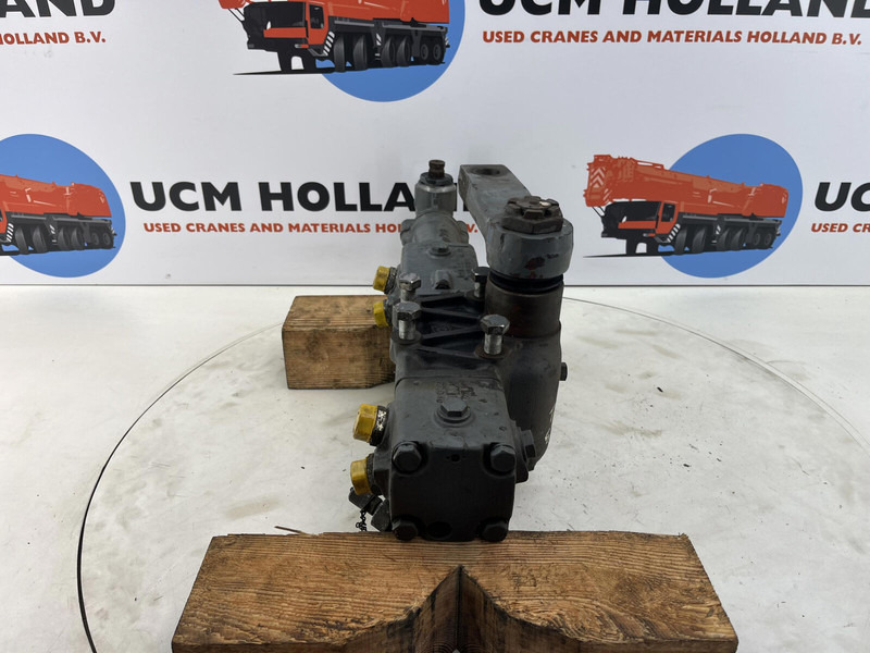 ZF LTM 1050-1 steering box - Columna de dirección para Grúa: foto 4 ZF LTM 1050-1 steering box - Columna de dirección para Grúa: foto 4