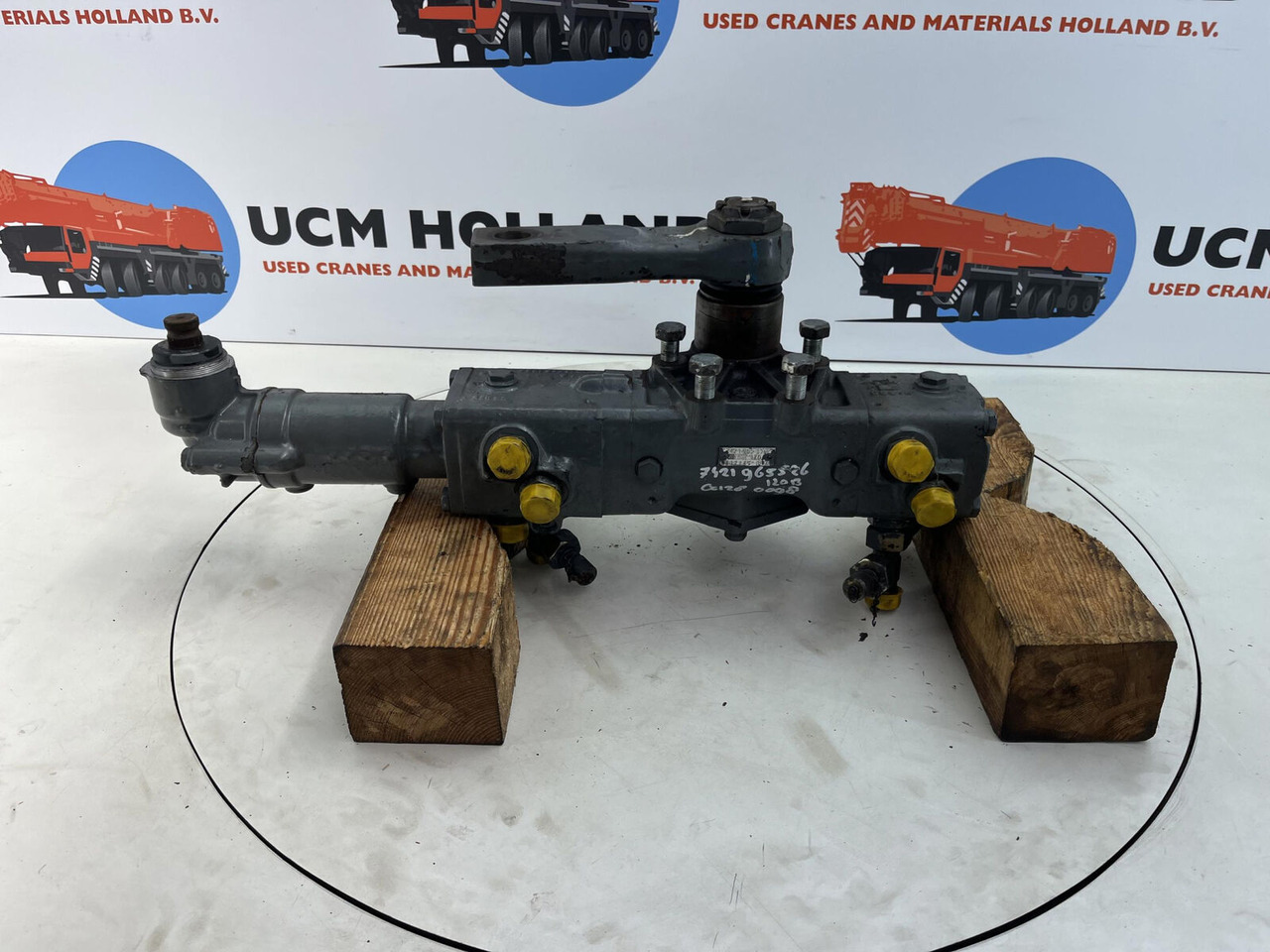 ZF LTM 1050-1 steering box - Caja de dirección para Autogrúa: foto 1 ZF LTM 1050-1 steering box - Caja de dirección para Autogrúa: foto 1