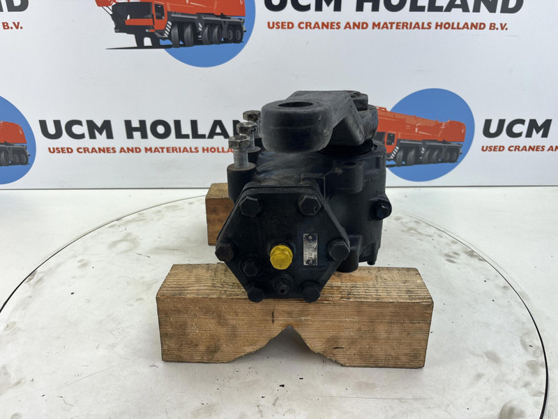 ZF LTM 1070 4.2 Steering box - Columna de dirección para Grúa: foto 4 ZF LTM 1070 4.2 Steering box - Columna de dirección para Grúa: foto 4