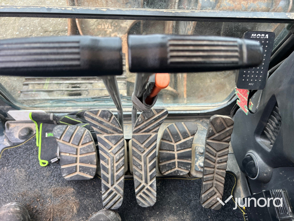 Excavadora de cadenas Bandgrävare Hyundai HX220 L: foto 10