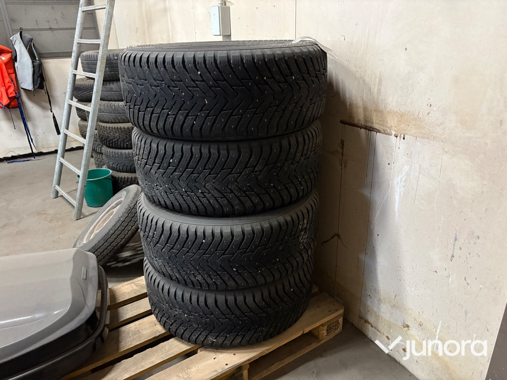Dubbdäck med fälg - NOKIAN HAAKAPELIITTA - Rueda completa para Coche: foto 5 Dubbdäck med fälg - NOKIAN HAAKAPELIITTA - Rueda completa para Coche: foto 5