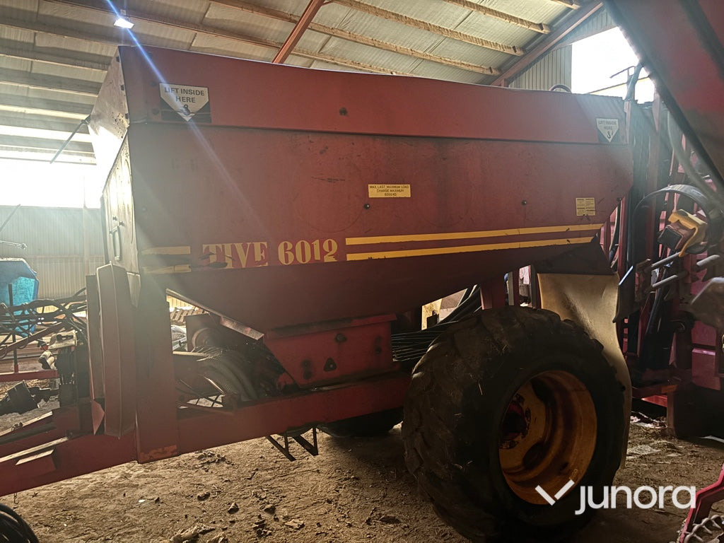 Gödningspridare - Överum Tive 6012 - Esparcidor de estiércol: foto 5 Gödningspridare - Överum Tive 6012 - Esparcidor de estiércol: foto 5