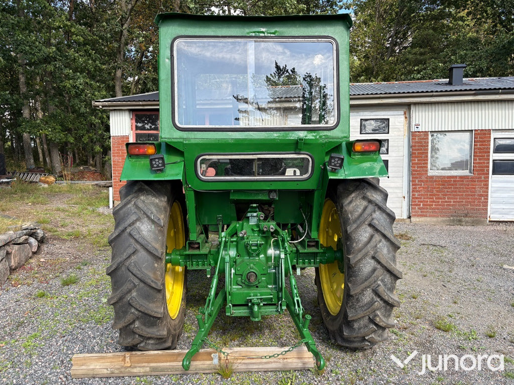 John Deere 2130 - Tractor: foto 4 John Deere 2130 - Tractor: foto 4