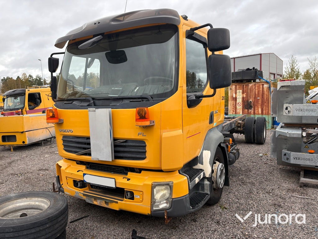Lastbil - Volvo FL 4*2 - Camión chasis: foto 1 Lastbil - Volvo FL 4*2 - Camión chasis: foto 1
