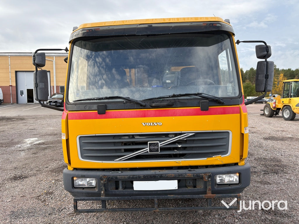 Lastbil Volvo FL611 4X2 - Camión caja abierta: foto 2 Lastbil Volvo FL611 4X2 - Camión caja abierta: foto 2