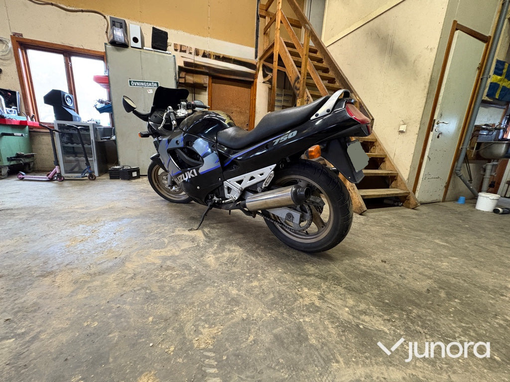 Motorcykel - SUZUKI GSX 750 F - Motocicleta: foto 3 Motorcykel - SUZUKI GSX 750 F - Motocicleta: foto 3