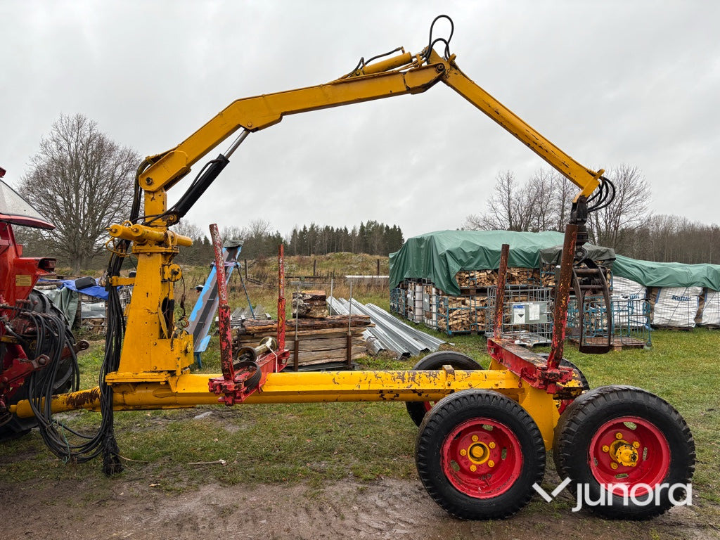 Skogsvagn - med kran - Remolque forestal: foto 2 Skogsvagn - med kran - Remolque forestal: foto 2