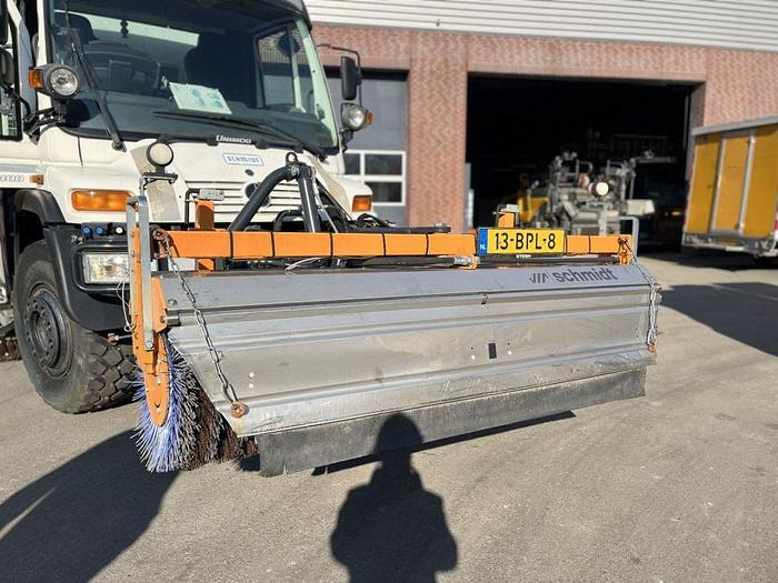 Mercedes-Benz Unimog U400 U400 4 x 2 / Schmidt SK350 sweeper - Barredora vial: foto 5 Mercedes-Benz Unimog U400 U400 4 x 2 / Schmidt SK350 sweeper - Barredora vial: foto 5