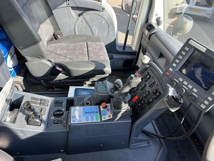 Barredora vial Mercedes-Benz Unimog U400 U400 4 x 2 / Schmidt SK350 sweeper: foto 8