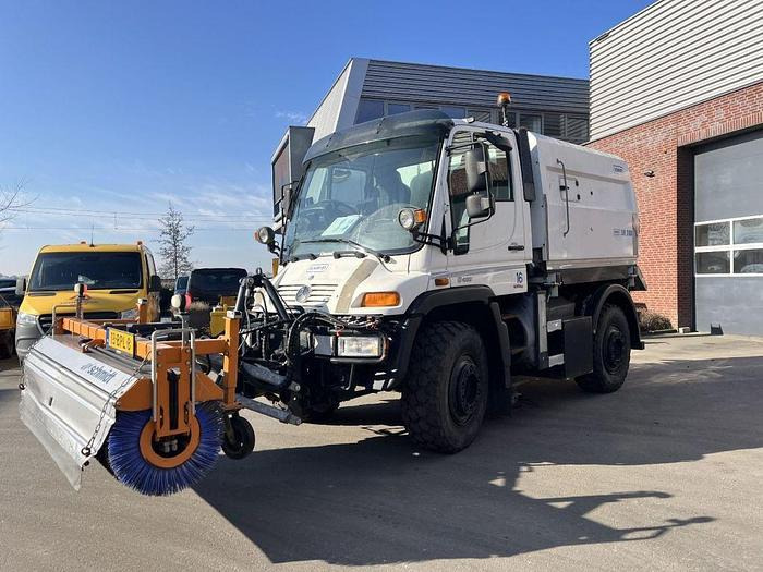 Mercedes-Benz Unimog U400 U400 4 x 2 / Schmidt SK350 sweeper - Barredora vial: foto 4 Mercedes-Benz Unimog U400 U400 4 x 2 / Schmidt SK350 sweeper - Barredora vial: foto 4
