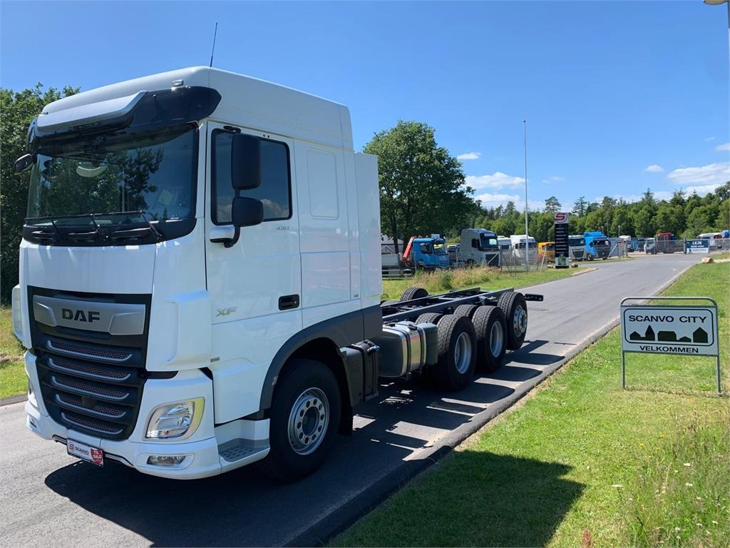 DAF XF 430 FAW 8x4*4 Tridem - Camión chasis: foto 1 DAF XF 430 FAW 8x4*4 Tridem - Camión chasis: foto 1