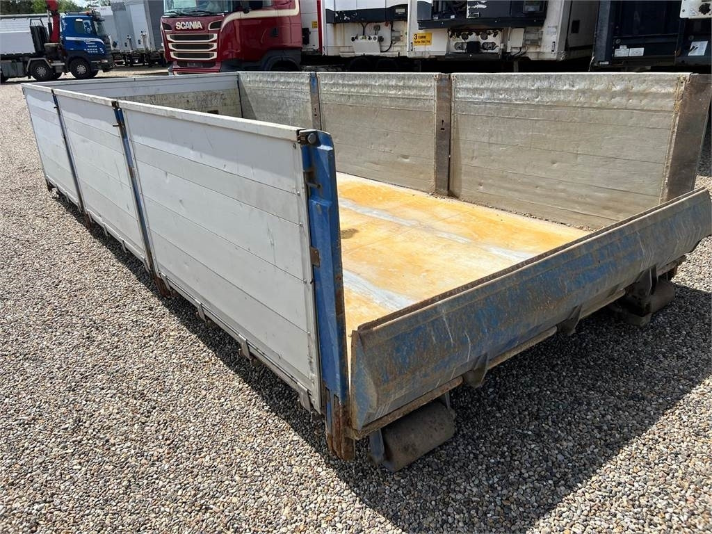 HMF 5,8 mtr - alu sider - aut bagsmæk - Carrocería abierta: foto 2 HMF 5,8 mtr - alu sider - aut bagsmæk - Carrocería abierta: foto 2