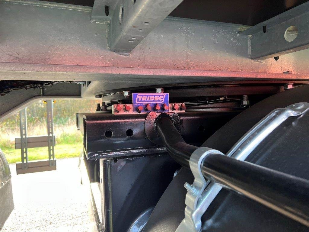 Semirremolque lona Hangler 13,6 mtr 2 akslet city lift - 33 pallers: foto 18 Semirremolque lona Hangler 13,6 mtr 2 akslet city lift - 33 pallers: foto 18