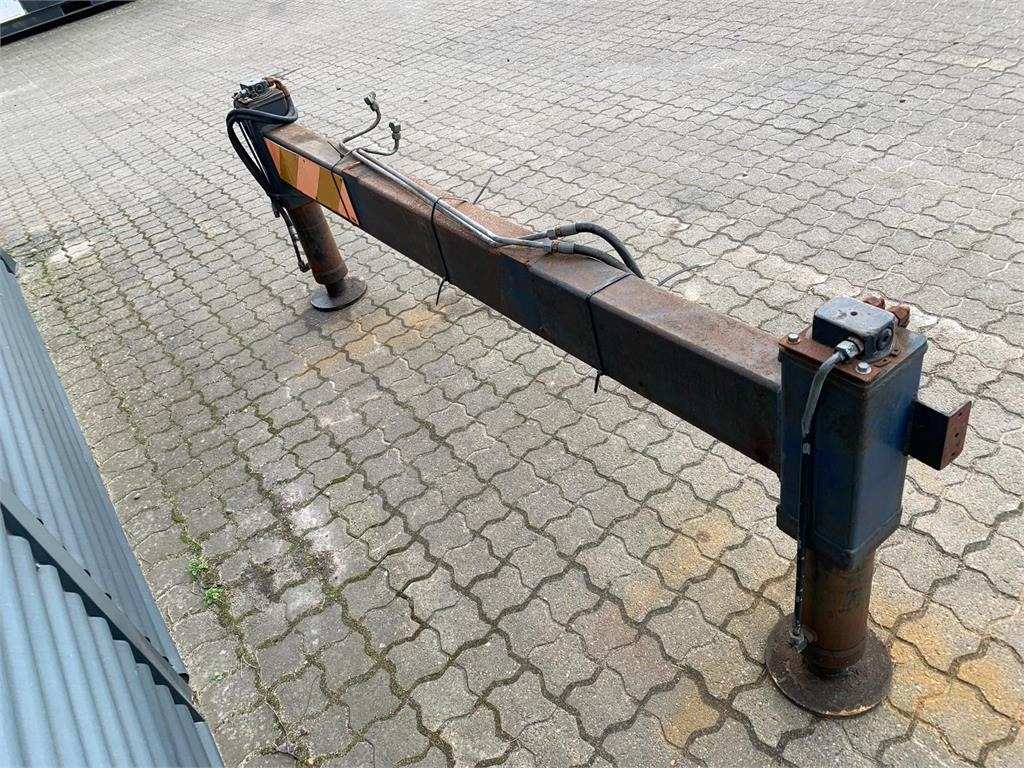 HMF Støttebensbom til kran - Implemento para Maquinaria de construcción: foto 2 HMF Støttebensbom til kran - Implemento para Maquinaria de construcción: foto 2
