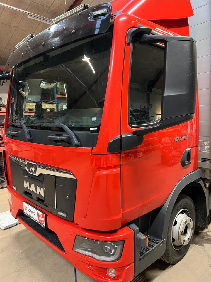 MAN TGL 12-220 BL - Camión lona: foto 1 MAN TGL 12-220 BL - Camión lona: foto 1