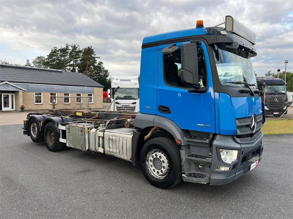 Mercedes-Benz Antos 2546 L - Camión portacontenedor de cadenas: foto 3 Mercedes-Benz Antos 2546 L - Camión portacontenedor de cadenas: foto 3