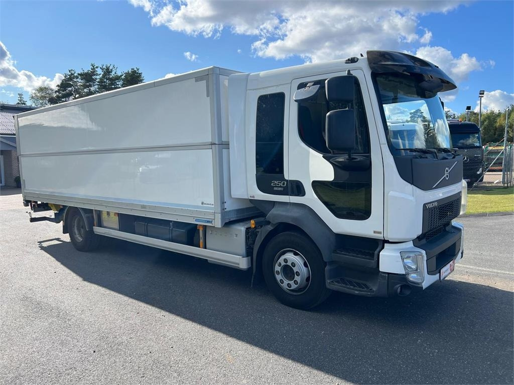 Camión caja cerrada Volvo FL 250 16 ton: foto 6