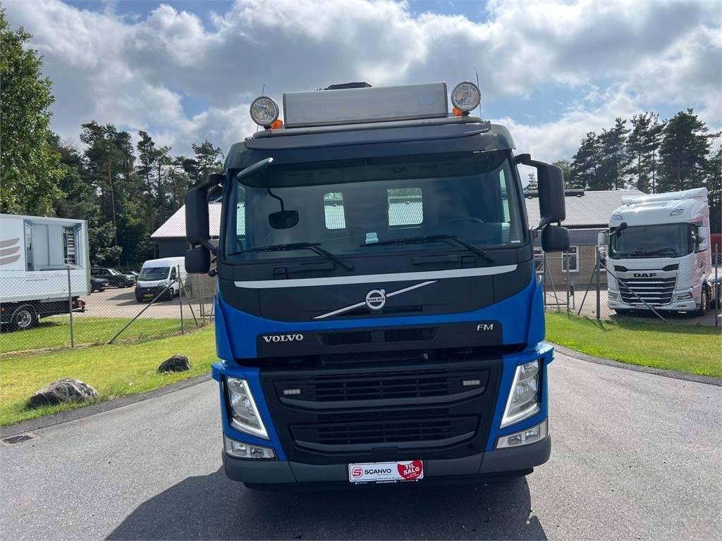 Volvo FM460 - Hiab 302EP 5 kran - Camión portacontenedor de cadenas: foto 4 Volvo FM460 - Hiab 302EP 5 kran - Camión portacontenedor de cadenas: foto 4