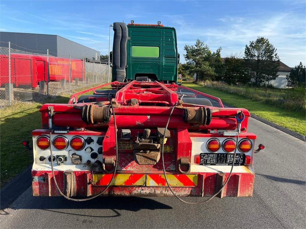 Volvo FM500 8x2*6 rigid pusher-tag tridem - Camión portacontenedor de cadenas: foto 4 Volvo FM500 8x2*6 rigid pusher-tag tridem - Camión portacontenedor de cadenas: foto 4