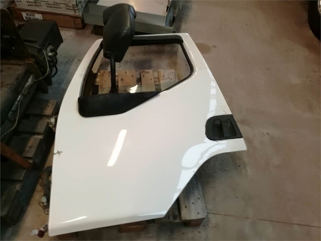 Volvo Fører dør til Volvo FE - Puerta y piezas para Camión: foto 1 Volvo Fører dør til Volvo FE - Puerta y piezas para Camión: foto 1