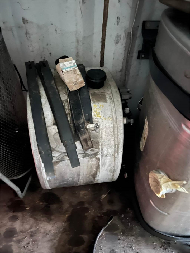 Volvo Hydarlik tank 210 L med bæringer  - Depósito hidráulico para Camión: foto 1 Volvo Hydarlik tank 210 L med bæringer  - Depósito hidráulico para Camión: foto 1