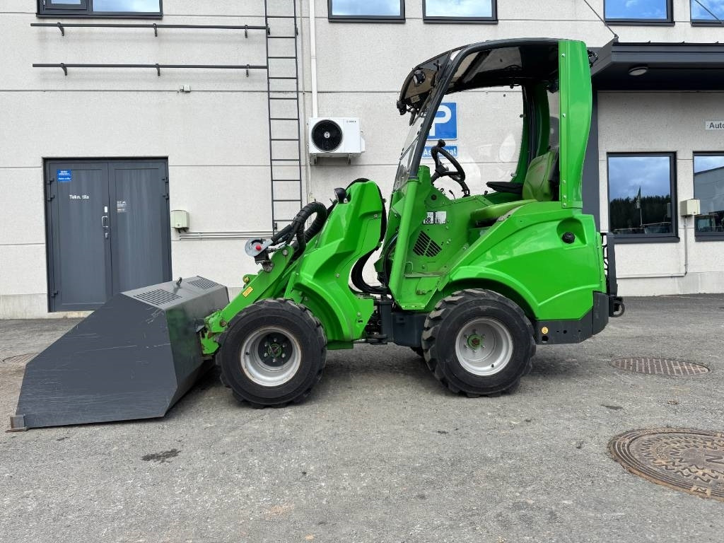 Avant R 28 Vähän ajettu - Cargadora articulada: foto 1 Avant R 28 Vähän ajettu - Cargadora articulada: foto 1