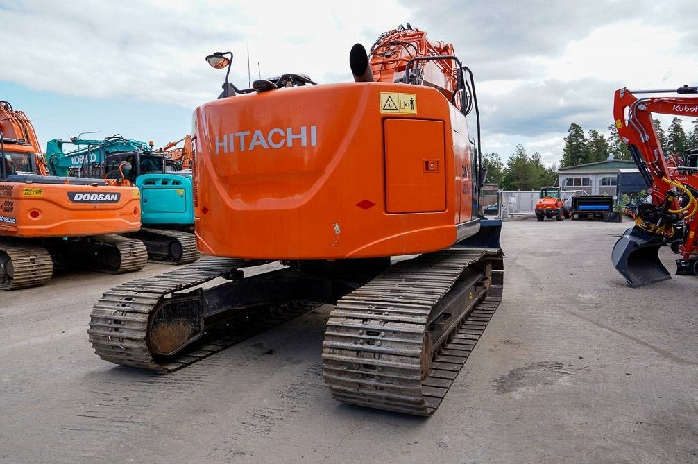 Hitachi ZX225USLC-5B MARTTIINILLA - Excavadora de cadenas: foto 5 Hitachi ZX225USLC-5B MARTTIINILLA - Excavadora de cadenas: foto 5