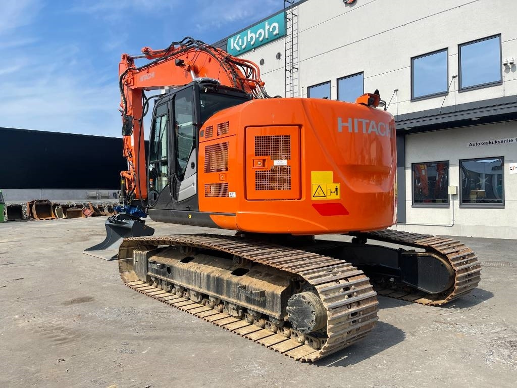 Hitachi ZX225USLC-6 PYÖRITTÄJÄLLÄ - Excavadora de cadenas: foto 2 Hitachi ZX225USLC-6 PYÖRITTÄJÄLLÄ - Excavadora de cadenas: foto 2