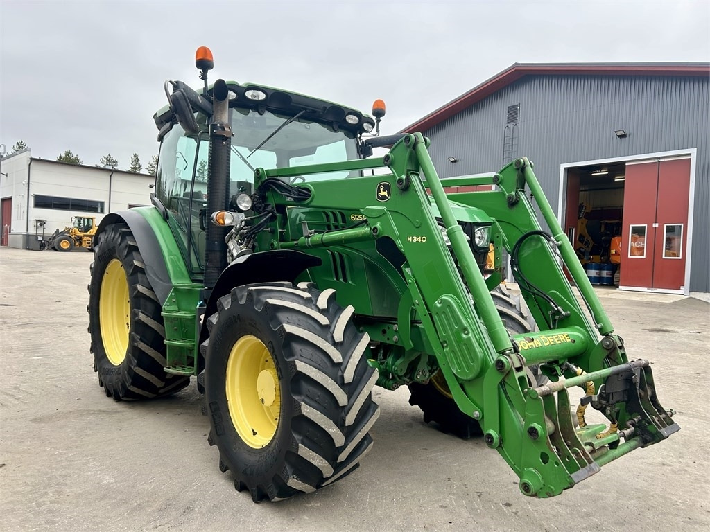 John Deere 6125 R AUTOPOWER ETUKUORMAAJALLA - Tractor: foto 4 John Deere 6125 R AUTOPOWER ETUKUORMAAJALLA - Tractor: foto 4
