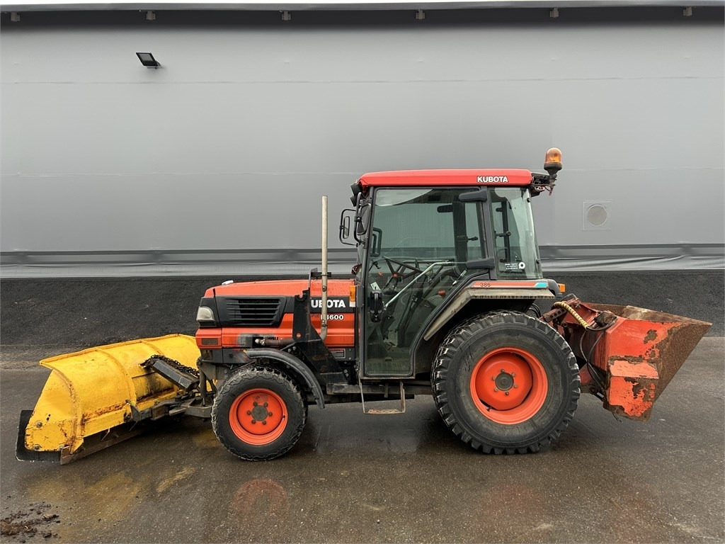 Kubota L 3600 AURA JA HIEKOTIN - Tractor municipal: foto 1 Kubota L 3600 AURA JA HIEKOTIN - Tractor municipal: foto 1