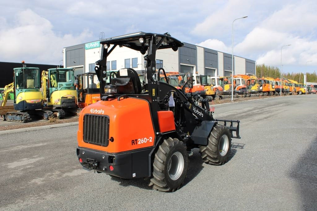 Kubota RT260-2 KATOKSELLA! UUSI - Cargadora articulada: foto 4 Kubota RT260-2 KATOKSELLA! UUSI - Cargadora articulada: foto 4