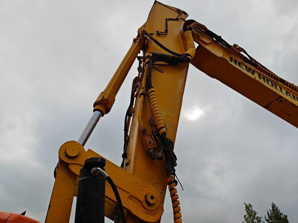 Excavadora de cadenas New Holland E200SRLC KALLISTUVA KAUHA: foto 13