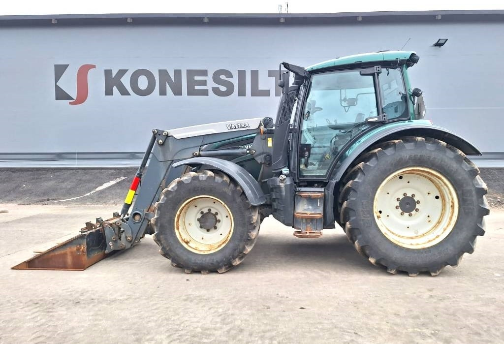 Valtra N174 VERSU ETUKUORMAAJALLA - Tractor: foto 1 Valtra N174 VERSU ETUKUORMAAJALLA - Tractor: foto 1