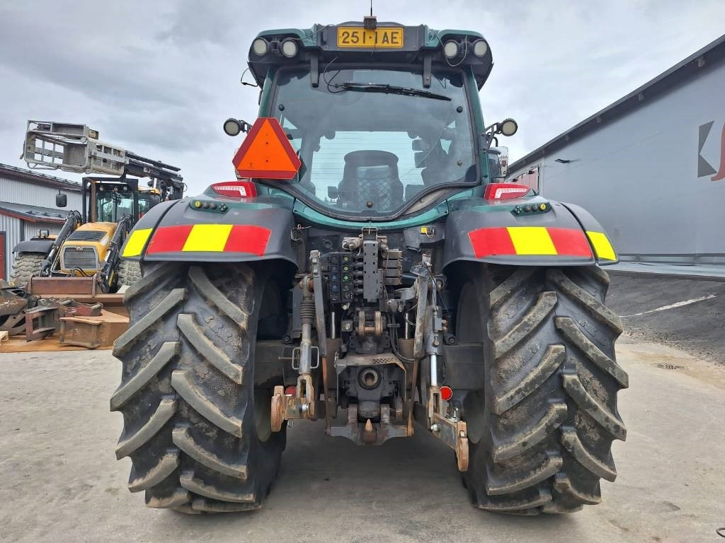 Valtra N174 VERSU ETUKUORMAAJALLA - Tractor: foto 3 Valtra N174 VERSU ETUKUORMAAJALLA - Tractor: foto 3