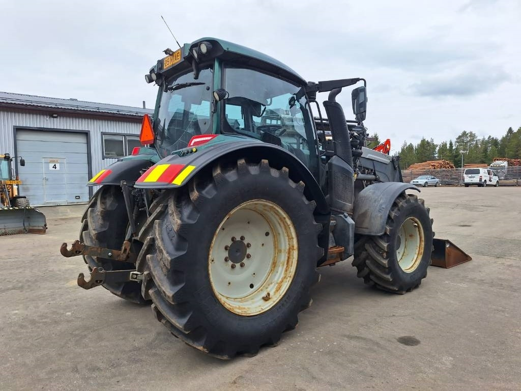 Valtra N174 VERSU ETUKUORMAAJALLA - Tractor: foto 4 Valtra N174 VERSU ETUKUORMAAJALLA - Tractor: foto 4