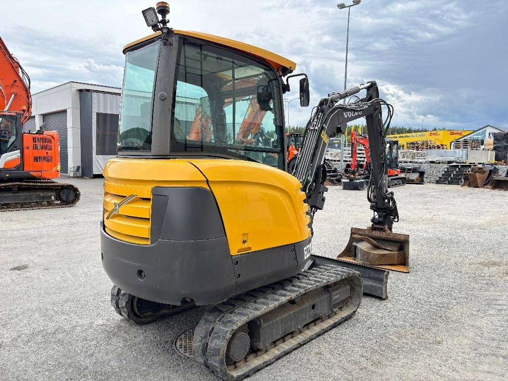 Volvo EC27C PYÖRITTÄJÄLLÄ - Miniexcavadora: foto 4 Volvo EC27C PYÖRITTÄJÄLLÄ - Miniexcavadora: foto 4