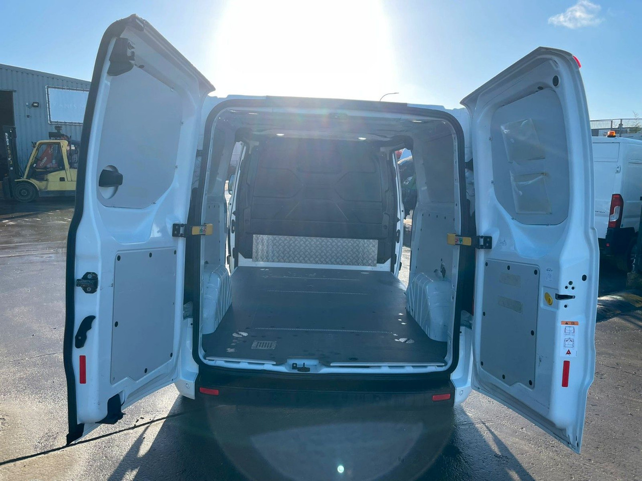 Furgoneta pequeña Ford Transit Custom L2. Klima. Navi. Kamera. Tempomat: foto 6 Furgoneta pequeña Ford Transit Custom L2. Klima. Navi. Kamera. Tempomat: foto 6