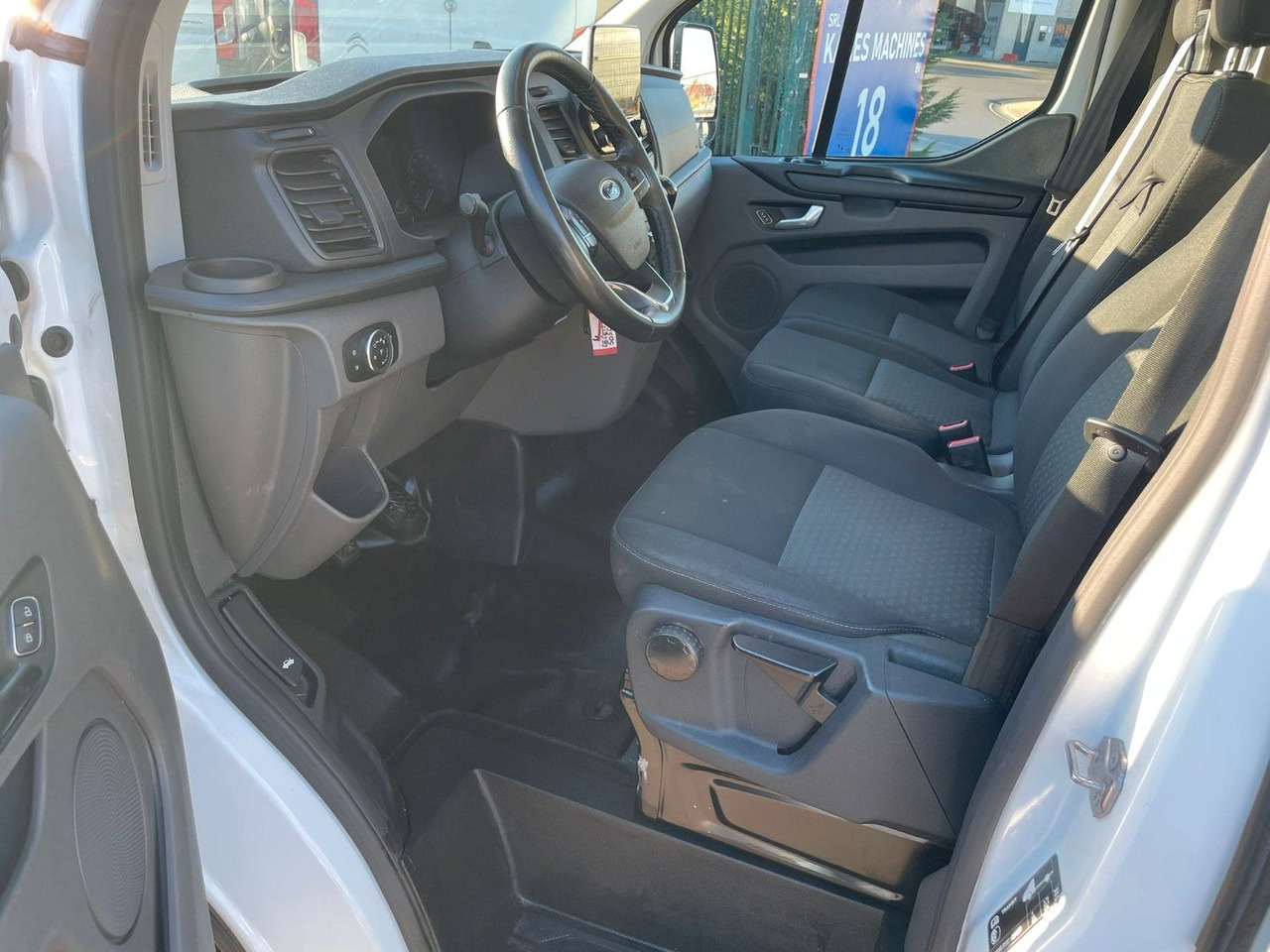 Furgoneta pequeña Ford Transit Custom L2. Klima. Navi. Kamera. Tempomat: foto 13 Furgoneta pequeña Ford Transit Custom L2. Klima. Navi. Kamera. Tempomat: foto 13