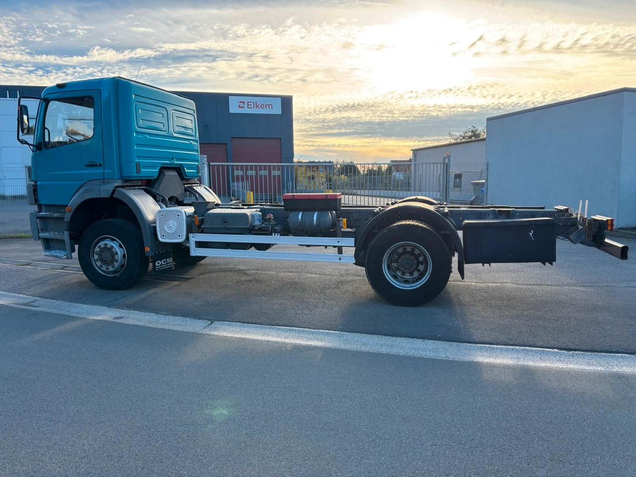 Mercedes-Benz Atego 1823. 6 Zylinder. - Camión chasis: foto 3 Mercedes-Benz Atego 1823. 6 Zylinder. - Camión chasis: foto 3